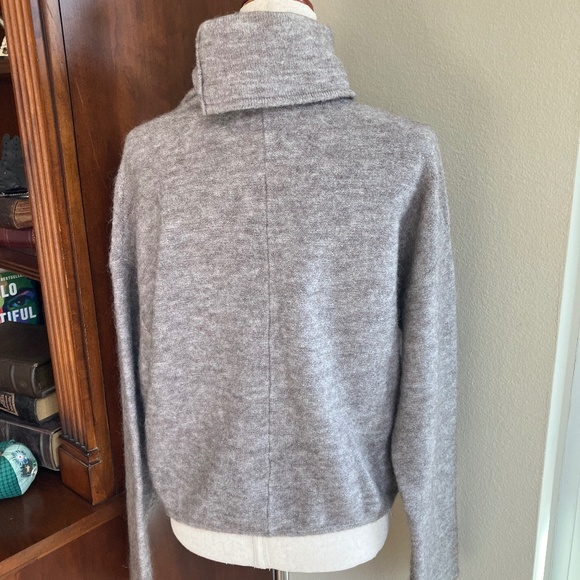 Rebecca Taylor CropWool Sweater Beige - Warm in the Coldest Temps - Size Medium - Picture 2 of 7